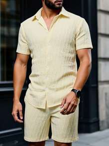 Manfinity Homme Bộ 2 món áo sơ mi tay ngắn họa tiết trơn màu đơn sắc dành cho nam và quần short, trang phục mùa hè dành cho nam, trang phục ấm áp - Màu vàng - Xem 4