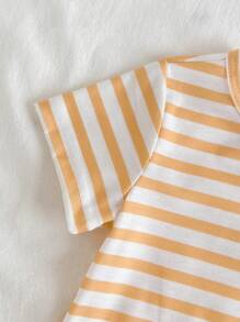Vintaside Kids Baby Jungen Sommer Rundhals Kurzarm gestreiftes Lässig T-Shirt kombiniert mit Jeans-Latzhosen, geeignet für den Alltag, Lässig, Outdoor-Aktivitäten und Veranstaltungen. Das einfache und bequeme Design verleiht eine entspannte, stilvolle Erscheinung.