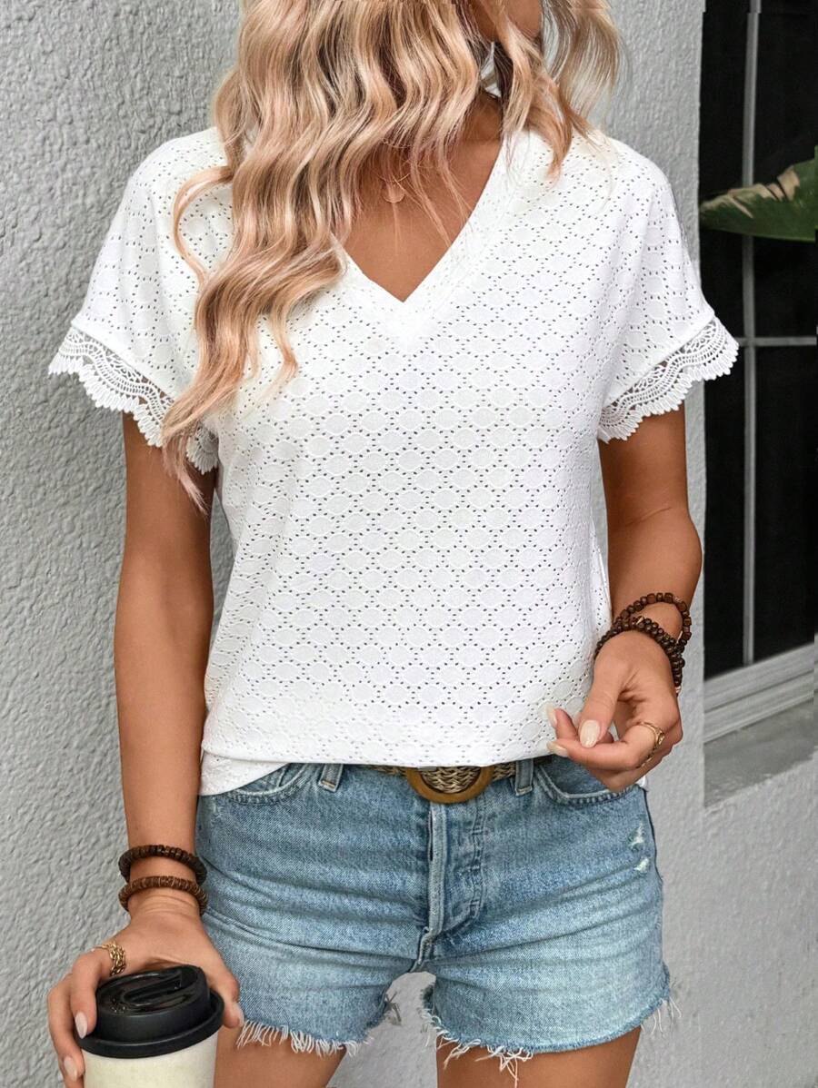 SHEIN LUNE 女式 V 领撞色蕾丝短袖休闲 T 恤，带刺绣图案
