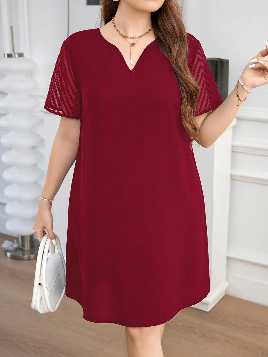 SHEIN Clasi 大码女式 V 领短袖直筒连衣裙 - 酒紅色 - 查看 1