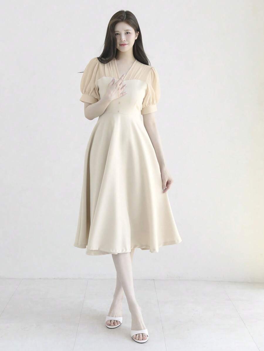 DAZY Đầm midi màu trơn cổ chữ V tay bồng phối lưới vá cho nữ mùa hè - Màu be - Xem 1
