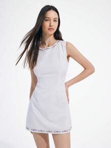 Femmeiva 法式优雅唯美简约清新乡村风女孩圆领无袖刺绣花朵边收腰短款连衣裙 - 白色 - 查看 1