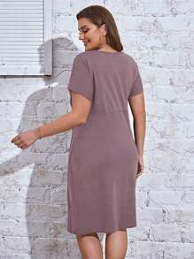 SHEIN Essnce Plus Size Plain Short Sleeve Round Neck Casual Dress, Suitable For Summer