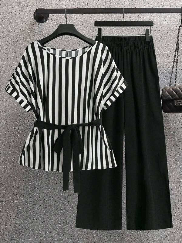 SHEIN Clasi طقم من قطعتين مقاسات كبيرة للنساء، بتصميم متقن وعصري مزخرف بشريطات