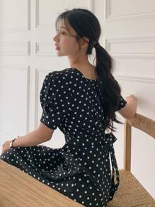DAZY 女士迷你方领波点泡泡袖蝴蝶结腰优雅中长连衣裙挤奶女工连衣裙女士夏季衬衫女士上衣女士夏季套装，休闲女装 - 黑色 - 查看 1