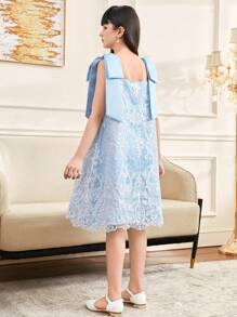 SHEIN Tween 女童宽松优雅蝴蝶结装饰 A 字形蕾丝连衣裙 - 淺藍色 - 查看 2