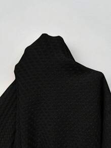 SHEIN Frenchy Camiseta casual minimalista en color albaricoque para tallas grandes, con diseño de aplicación de encaje en la parte trasera, adecuada para tiempo libre y vacaciones