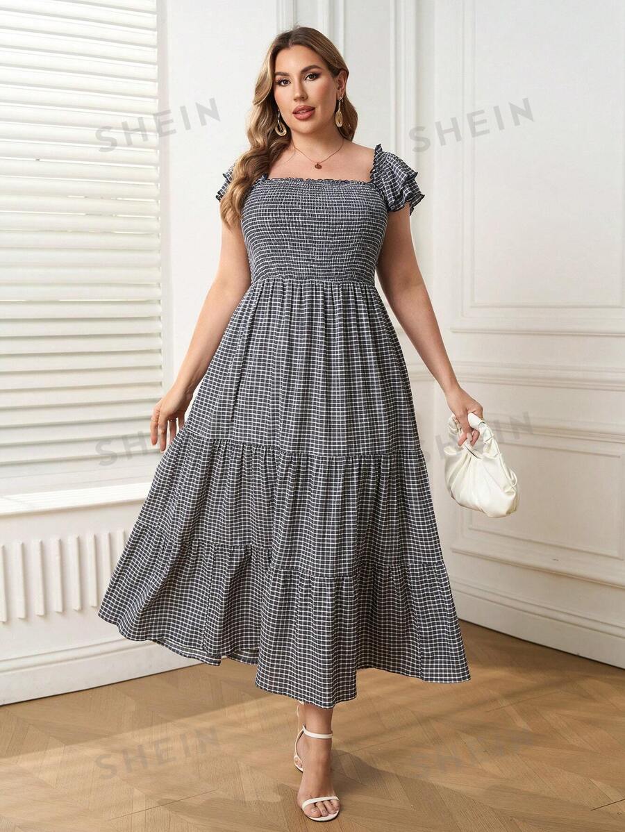 SHEIN Clasi Vestido de manga corta a rayas de talla grande en negro y blanco para vacaciones