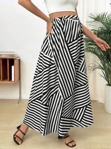 SHEIN 几何图案拼布印花 A 字裙 - 黑與白 - 查看 5