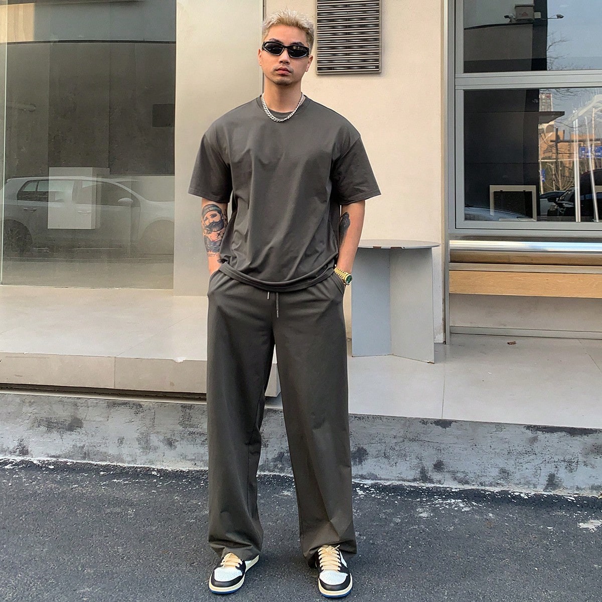 Set de 2 piezas Camiseta de manga corta y pantalones de unicolor para hombre, conjunto de ropa de verano cómoda