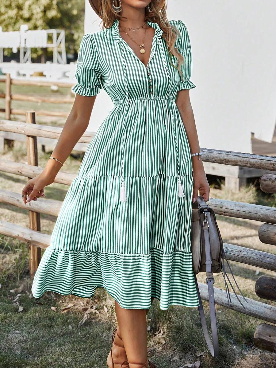 Breezaya 垂直条纹荷叶边袖流苏系带领口荷叶边下摆连衣裙长款女装 - 綠色 - 查看 1