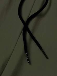Manfinity Homme 2 件套男士休闲字母印花圆领短袖 T 恤和抽绳腰短裤男士两件套休闲短裤套装，舒适服装 - 軍綠色 - 查看 4