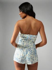 MISSGUIDED High Rise Porcelain Print Denim Mom Shorts With Corset Style Lace-Up Detail, Vintage-Inspired Summer Shorts With Aesthetic Floral Pattern - Blue and White - View 2