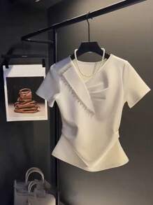 SHEIN Clasi 1 件女式不对称领口金属流苏短袖褶皱 T 恤，设计独特 - 白色 - 查看 1
