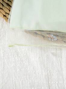 1 Set Girls Chinese Style Embroidered Mesh Hanfu + Handmade Flower Woven Shoulder Bag, Summer Button-Less Sleeveless Chinese Cheongsam Dress,Children's 1st Birthday Outfit - Green - View 7