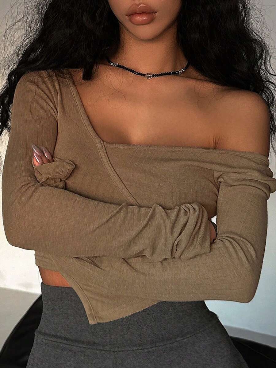 DAZY Damen T-Shirt mit quadratischem Ausschnitt, Off-Shoulder Design und kurzen Glockenärmeln, Y2K Streetwear Langarm Damen Oberteil