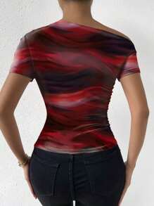 Chiquease Koszulka z nadrukiem tie-dye asymetryczna z marszczeniami na ramionach - Czerwony - Zobacz 2