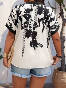 SHEIN Clasi 大码女式植物印花 V 领短款蝙蝠袖衬衫