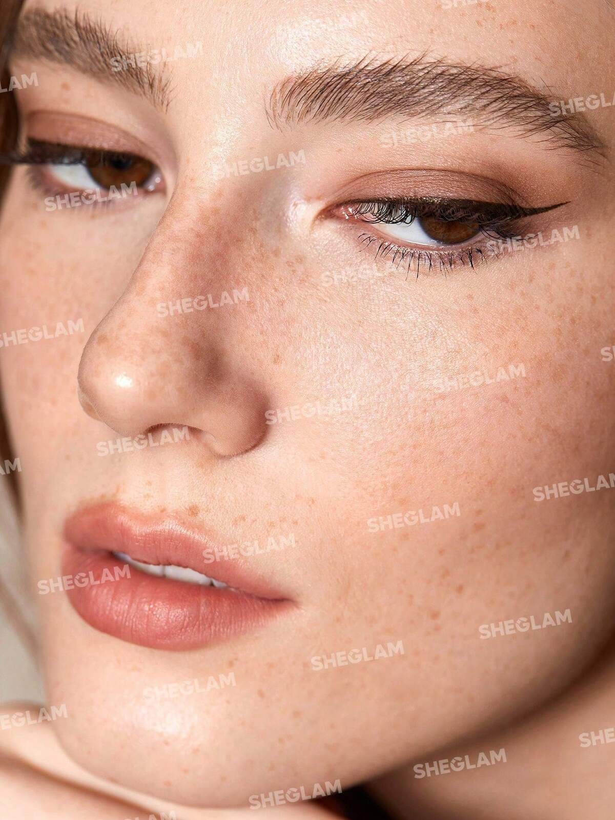 Delineador de ojos líquido resistente al agua Line & Define-marrón