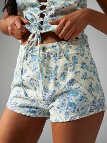 MISSGUIDED High Rise Porcelain Print Denim Mom Shorts With Corset Style Lace-Up Detail, Vintage-Inspired Summer Shorts With Aesthetic Floral Pattern - Blue and White - View 4