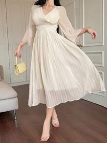 DAZY Women's Elegant Solid Color V-Neck Pleated Mid-Length Dress Elegant Sundress