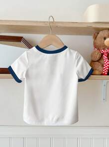 SHEIN 年轻女孩休闲简约蝴蝶印花圆领短袖 T 恤，适合夏季