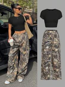 SHEIN EZwear Ensemble t-shirt noir à manches courtes et pantalon imprimé feuilles pour femmes