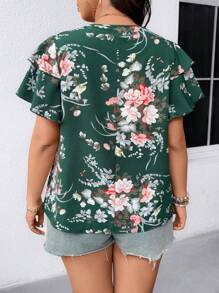 SHEIN Blusa de mujer de talla grande con cuello en V, manga con volantes y estampado floral para vacaciones - Verde Oscuro - Ver 2