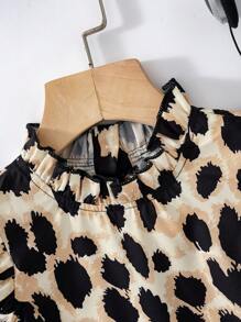 Blusa de manga corta con botones y estampado de lunares y leopardo con volantes para niñas