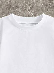 SHEIN Sparklyn 2 件女童休闲图案印花短袖 T 恤和裤子套装，适合夏季 - 白色 - 查看 5