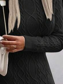 RueChic 高領開叉下擺絞花針織毛衣洋裝 - 黑色 - 查看 3