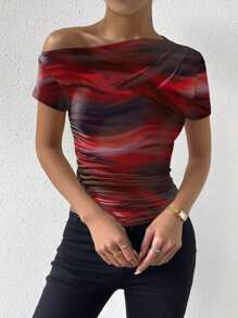 Chiquease Koszulka z nadrukiem tie-dye asymetryczna z marszczeniami na ramionach - Czerwony - Zobacz 4