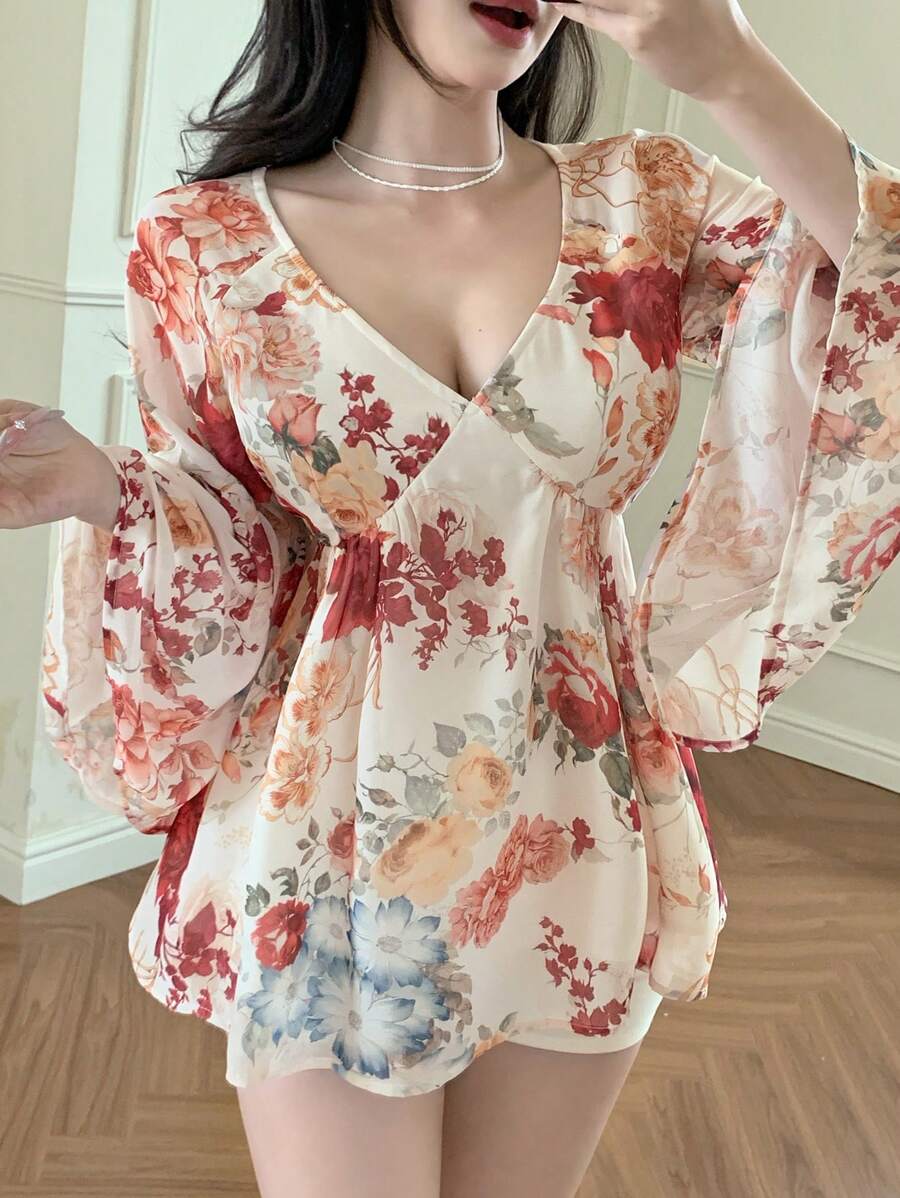 DAZY Blusa casual de verano para mujer con escote en V, estampado retro de flores ditsy bohemio todo sobre, y mangas 3/4 con volantes