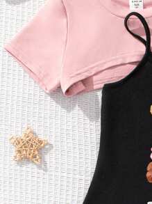SHEIN Conjunto de 2 peças com Camiseta Super Crop de Manga Curta com Padrão de Urso Cartoon Simples e Macaquinho, Adequado para o Verão e para Meninas Jovens