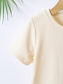 SHEIN Bộ 2 áo thun tay ngắn cổ tròn màu trơn cho bé trai và quần short, trang phục tối giản thời trang cho mùa hè - Màu be - Xem 5