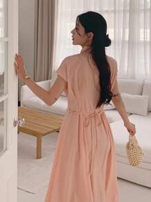 DAZY فستان قميص طويل ذو خصر مشدود وياقة للنساء باللون الأحادي - وردي مغبر - مشاهدة 6