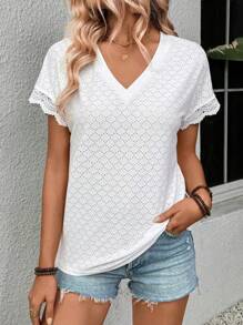 SHEIN LUNE 女式 V 领撞色蕾丝短袖休闲 T 恤，带刺绣图案