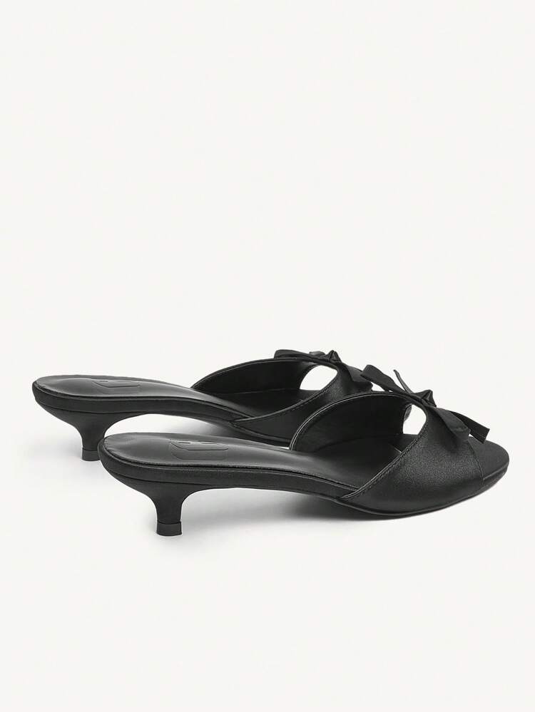 CUCCOO CHICEST 女性用エレガントなリボン付きラウンドトゥキトゥンヒールサンダル、ロマンチックな黒サテンハイヒール、アフタヌーンティー、デート、エレガントなアウトフィット、バケーションに適しています