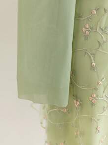 Soleia 大码女式花卉刺绣网眼 A 字形喇叭袖短裙，春季度假 - 綠色 - 查看 9