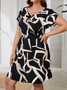 SHEIN Frenchy 大码女士圆领腰部装饰休闲连衣裙，采用花卉印花面料，适合通勤和日常穿着，春夏季