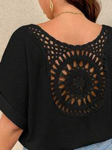 SHEIN Frenchy Camiseta casual minimalista en color albaricoque para tallas grandes, con diseño de aplicación de encaje en la parte trasera, adecuada para tiempo libre y vacaciones