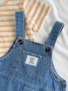 Vintaside Kids Baby Jungen Sommer Rundhals Kurzarm gestreiftes Lässig T-Shirt kombiniert mit Jeans-Latzhosen, geeignet für den Alltag, Lässig, Outdoor-Aktivitäten und Veranstaltungen. Das einfache und bequeme Design verleiht eine entspannte, stilvolle Erscheinung.