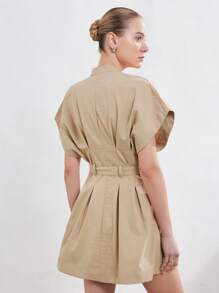 Aveloria Modichic 新款时尚欧美简约优雅高级通勤女式立领圆领宽松盖袖褶饰设计修身 A 字裙配腰带 - 卡其色 - 查看 6