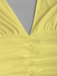 Sweetra 黑色混合针织 V 领露背荷叶边修身迷你连衣裙，优雅休闲，适合女性春夏