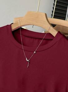 少女休闲纯色简约三件套，包括腰部收紧短袖 T 恤