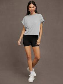 SHEIN Essnce Camiseta Casual Confortável Solta de Manga Curta Cinza com Decote Nas Costas para Mulheres Plus Size, Verão para Mulheres, Blusas para Sair, Y2k, Mulheres em Concerto, Top com Decote Nas Costas, Streetwear