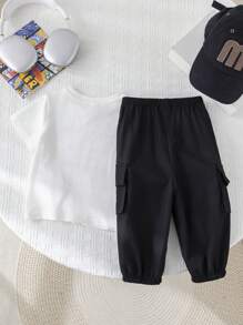 SHEIN 2 peças/conjunto Roupa casual de bebê meninos/meninas, Camiseta de manga curta com gola redonda, bolso, cinto e botão de pressão contrastante com estampa de letra, e Calças, Adequado para uso na Primavera/Verão - Preto e Branco - Visão 2