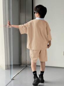 SHEIN Leap Crew 2 件青少年男孩休闲韩版时尚字母印花 Polo 领半拉链短袖上衣和宽松短裤套装，适合上学、海滩、生日、春夏季