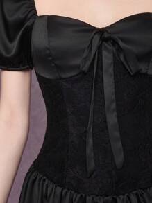 ROMWE Goth Vestido mini con volantes, lazo y estilo gótico para mujer, ropa de verano - Negro - Ver 2