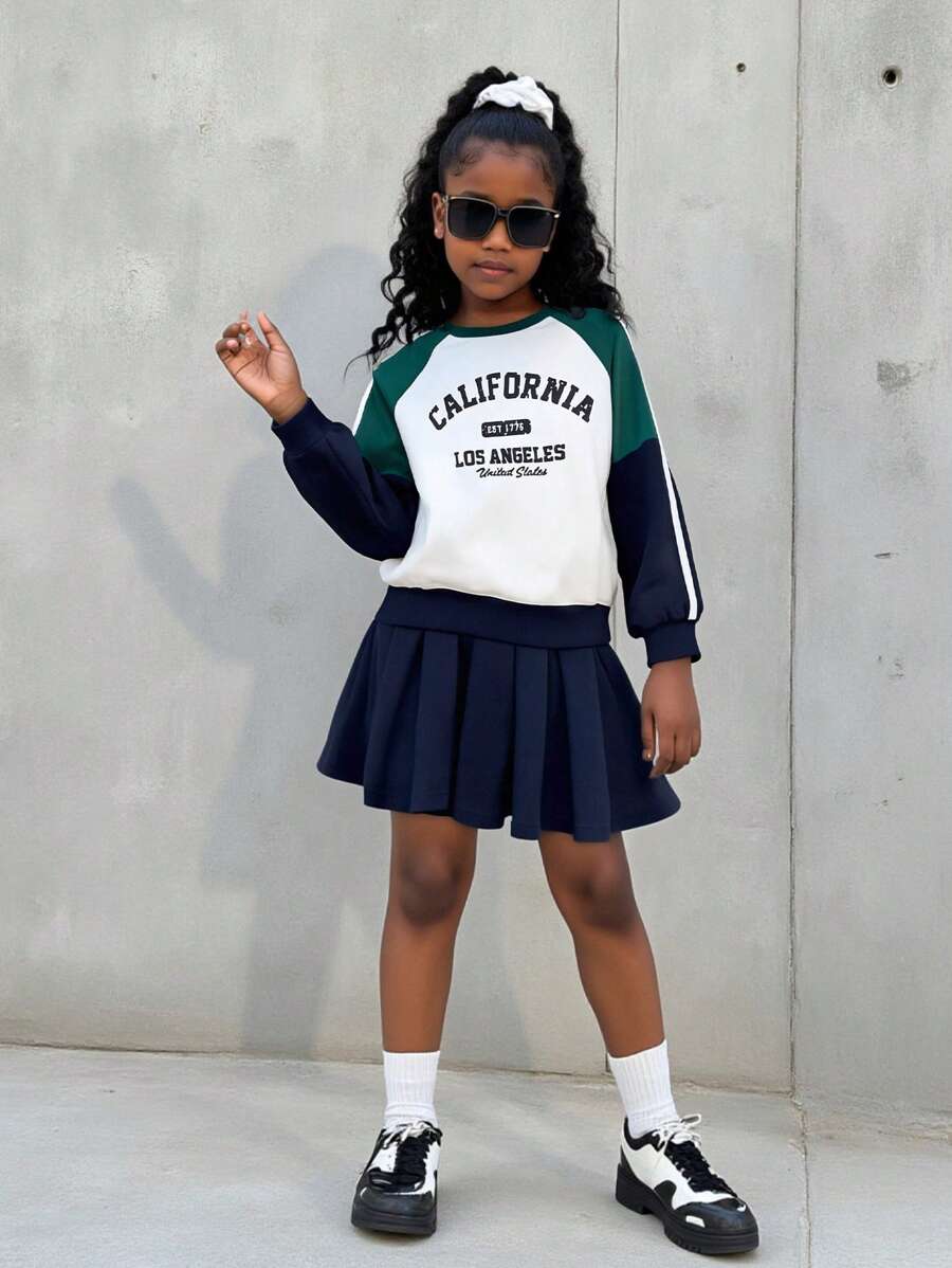 2 件套适合少女：拼布运动衫 + 百褶裙，校园风格复古美式印花，适合返校、派对、度假